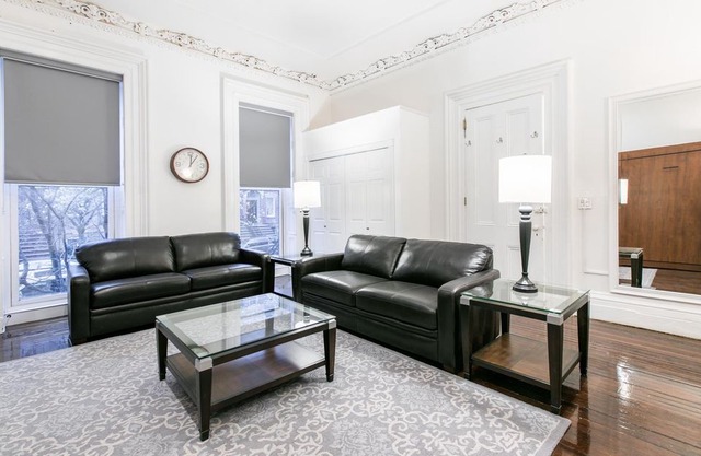 Sleeps 12 - 3 Bedroom - 2 Bath - 6 Beds - BBQ - Yard - Just 7 minutes to NYC tera