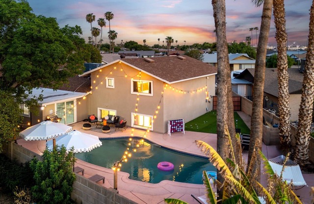 Sleeps 16 | Heated Pool, Putterball & Bocce Fun!