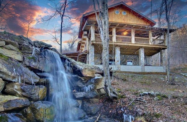 Sleeps 16 Hot Tub Sauna Dogs Welcome Ping Pong