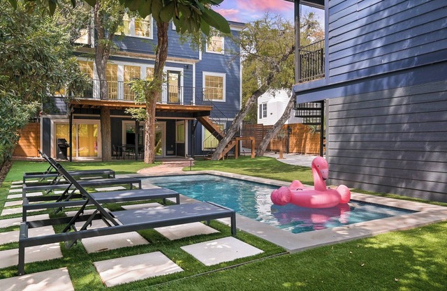 Sleeps 20 - Pool, Luxe Historic Home + Guest House