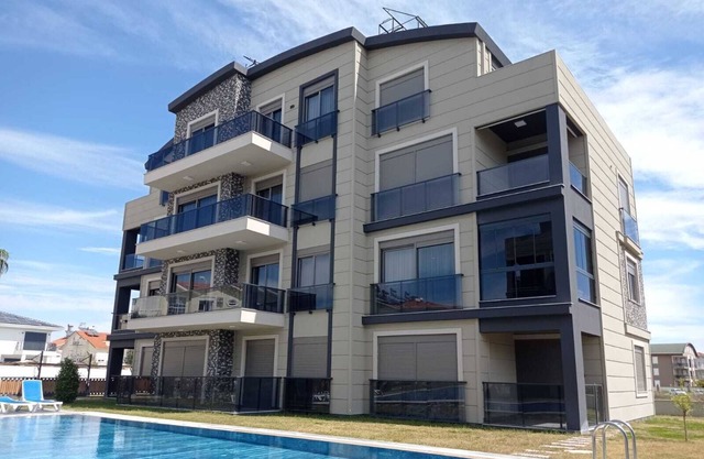 Sleeps 7, Luxury Apartment with Shared Pool - AWZ 241