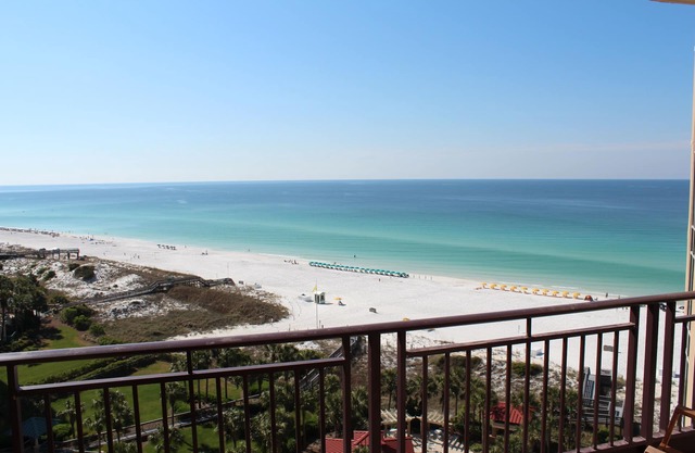 Sleeps 8! Beachfront 2 bedroom at Westwinds Private beach 4784