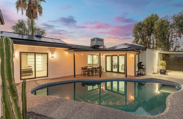 Sleeps 8 | Pool | Centrally Located Oasis