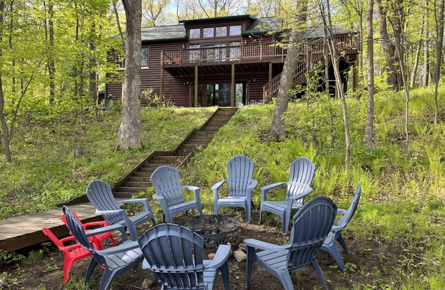 Slim Lake Escape- Swim/Fish with Year Round Views!