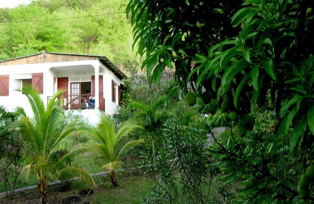 Small independent 2-room house, fenced plot near national park beaches