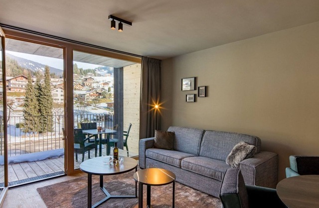 Small Luxury Apartment, pool & SPA, by the mountain railway, PURE Resort Schruns