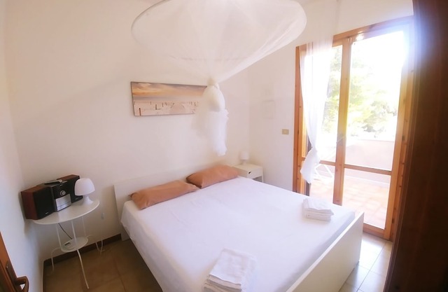 Small villa by the sea (Int. 2) 2 steps from the sea