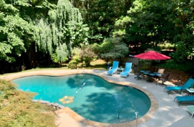 SmokeRiseRetreat, Holiday Haven with Every Comfort