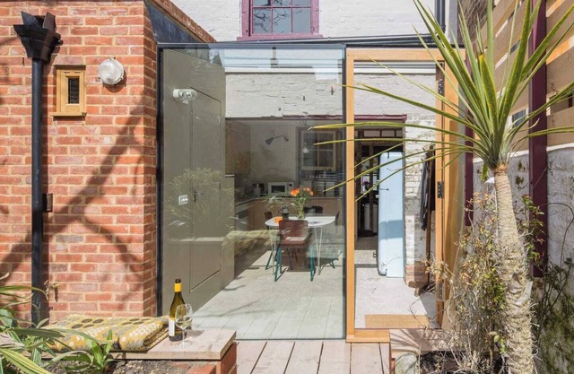 Smugglers Cottage – A Grade II listed 17th century cottage. Stylishly refurbished, this unique home blends historic charm with modern design, offering a characterful and comfortable stay in Margate Old Town.