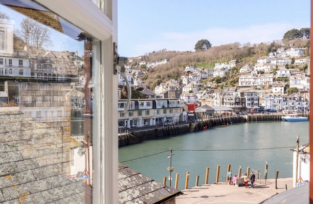 SMUGGLERS LOFT, romantic, character holiday cottage in Looe
