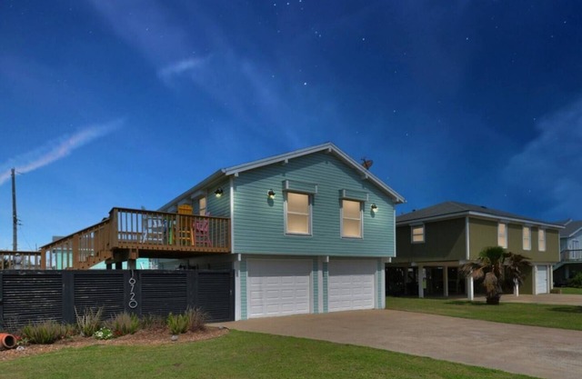 Snarky Shark - Walk to the Beach