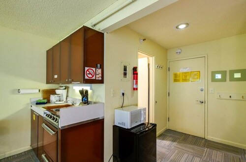 Snowline Lodge Condo #88 - Inexpensive - Economical - Kitchenette - Sleeps 2