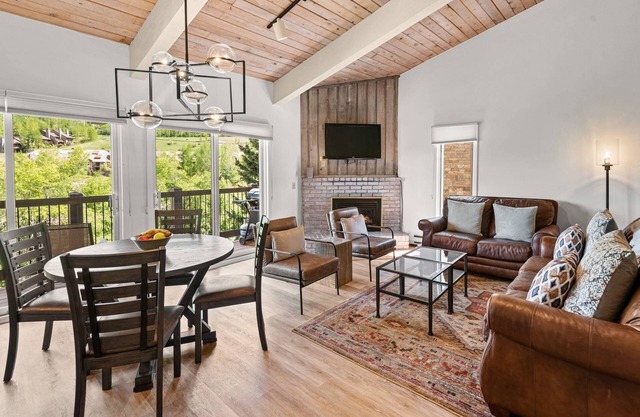 Snowmass Mtn Views! Updated Decor, Balcony w/Stunning Views, Pool/Hot Tub, Gas FP, W/D & Shuttle