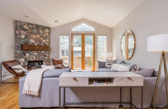SnowStar - River Run Ketchum Condo - Baldy Views & Short Walk to Skiing & Town