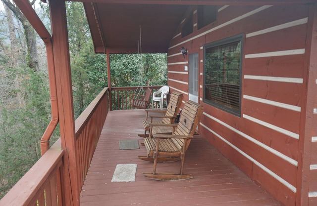 Snuggled-In "A little cabin in the trees"