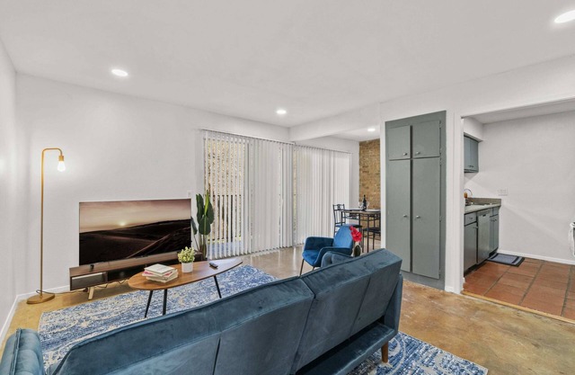 So. Congress PARK VIEW | Free Pkg