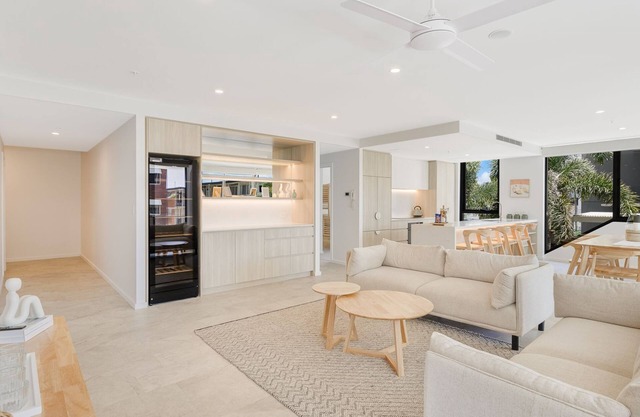 Sol Apartments Unit 602 - Modern 3 Bedroom Apartment Close to the Beach in Coolangatta - Free Wi-Fi