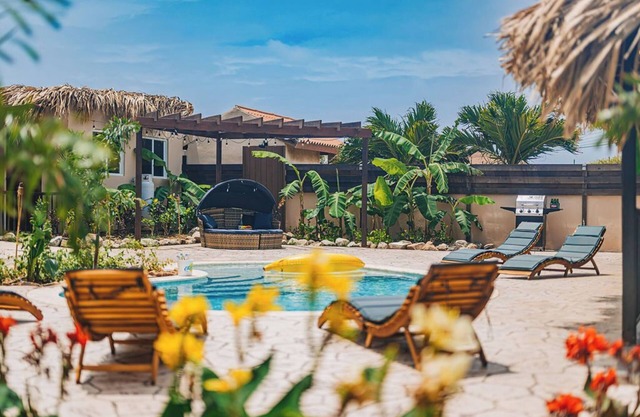 Sol Vista Estate - Private Poolside Oasis by LUCHA