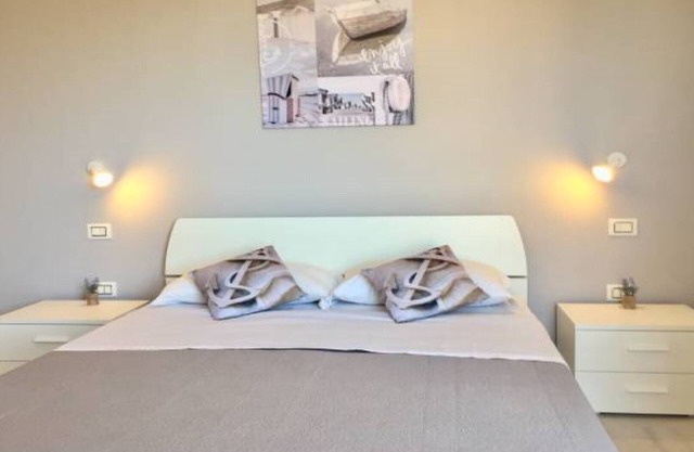 Solar and cozy apartment just a step away from the sea