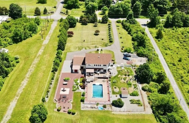 SonAra Retreat - Hot tub, pool, amazing mountain views, plus many amenities!n