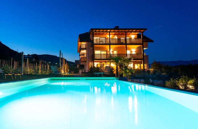 Sonnenhof Apartment "Kalterer See" with panoramic terrace and saltwater pool