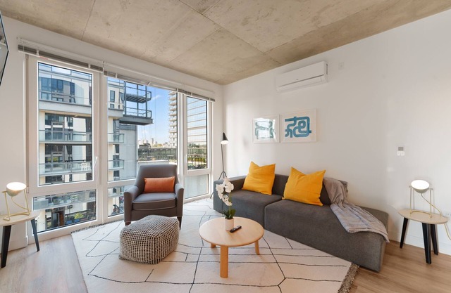 Sophisticated 4BR Suite - Walk to Shops, Dining & Transit