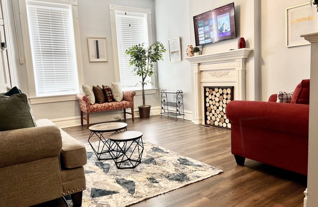 Soulard 1 Bedroom with In-Unit Washer Dryer - Long Term Welcome