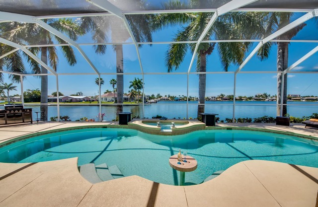 South Cape villas with fantastic views in a central location