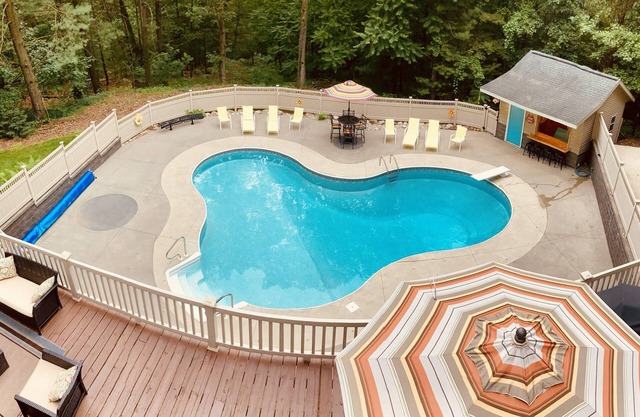 South GunLake Hideaway 1miBayPointe~Pool/Gym/Sleep12-