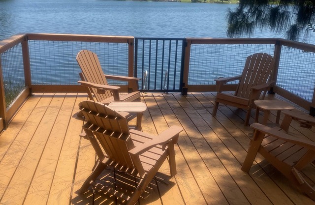 South Miami Oasis with lake views! Short drive to beach!