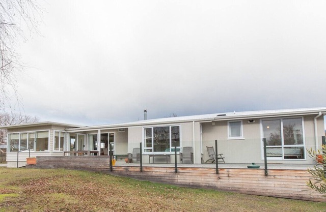 Southern Lakes Base - Wanaka Holiday Home