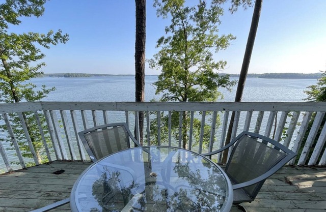 Southern Lakeside Cabin #15