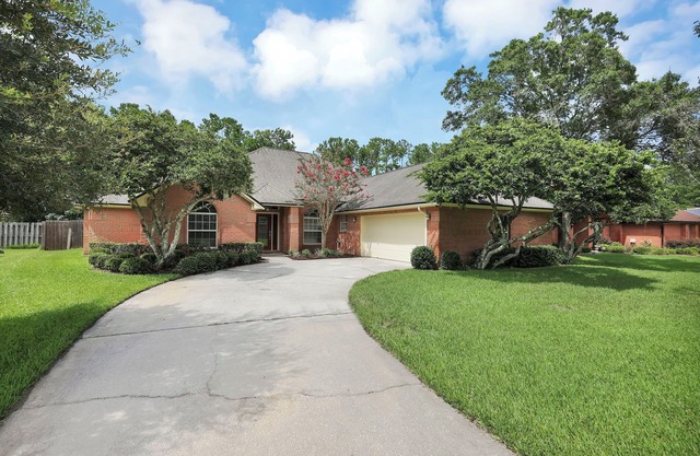 Southern Oaks Charm FL Pool Home