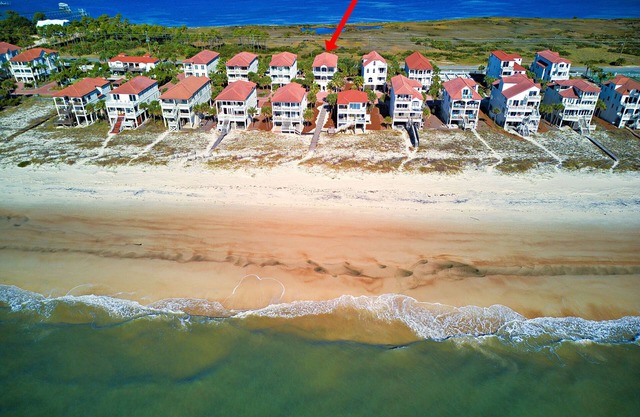 Southern Star - Across Street From Beach, Bay Views. Community Pool!