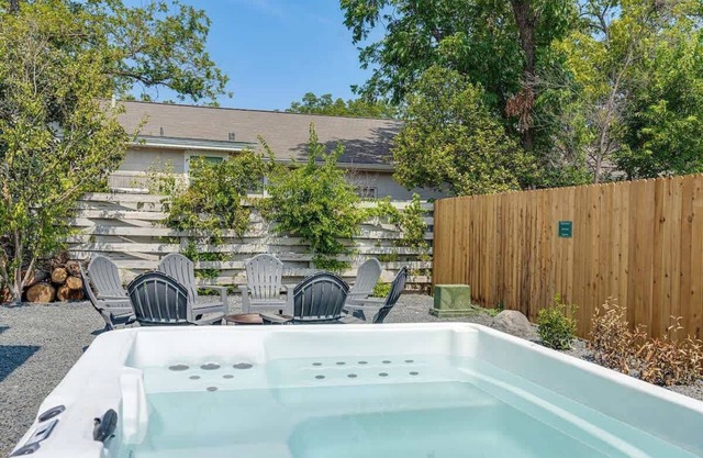 Southern Vine Sip + Stay Combo