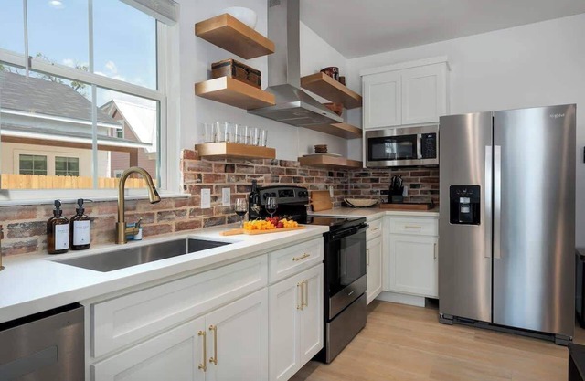 Southern Vine Sip and Stay Combo