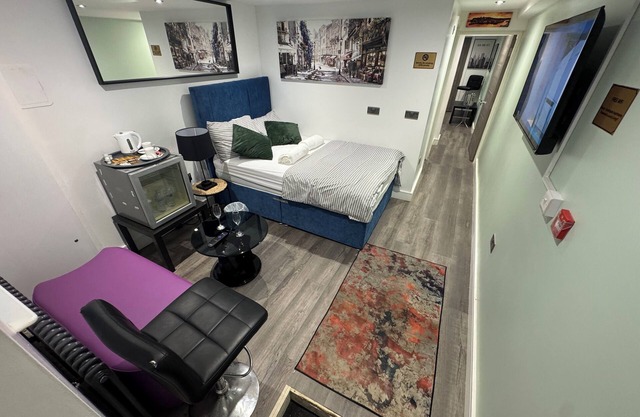 Southgate Luxury 2-bedroom apartment in Elland private parking WiFi Jacuzzi Bath