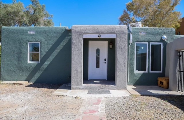 Southwestern style home! We are your home away from home & close to everything.