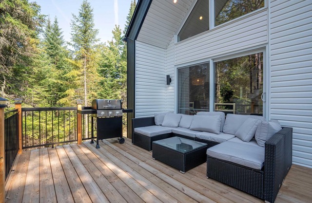 Spa - Lake - Game Room | LAUM