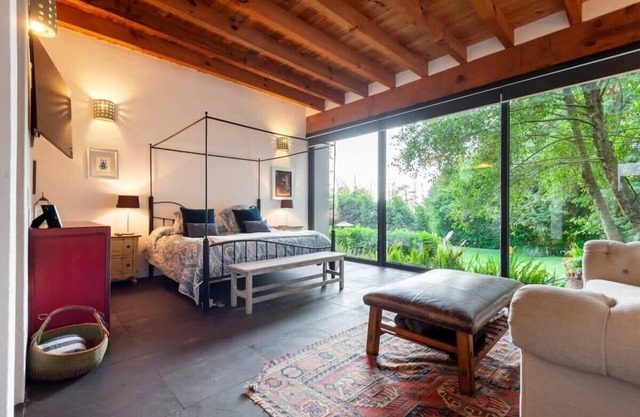 Spectacular and modern house with a large terrace and garden