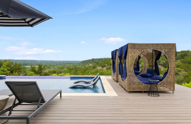 Spa/Pool, GameBarn, Pickleball, FirePit, Big Views