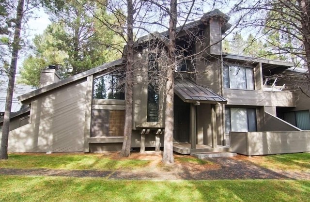 Spa-Side Lodge with Fireplace, BBQ & A/C