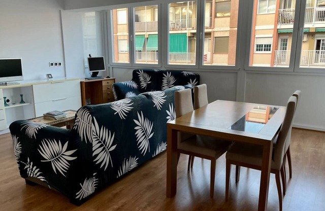 Spacious Apartment close to FIRA and Downtown