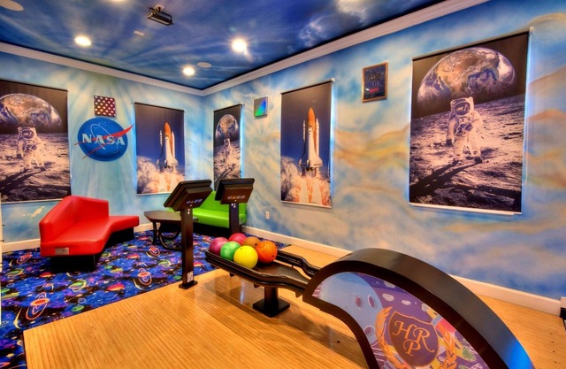 Space, World, Sports bowling villas, 42 Bedrooms, 43.5 bathrooms, sleeps 116