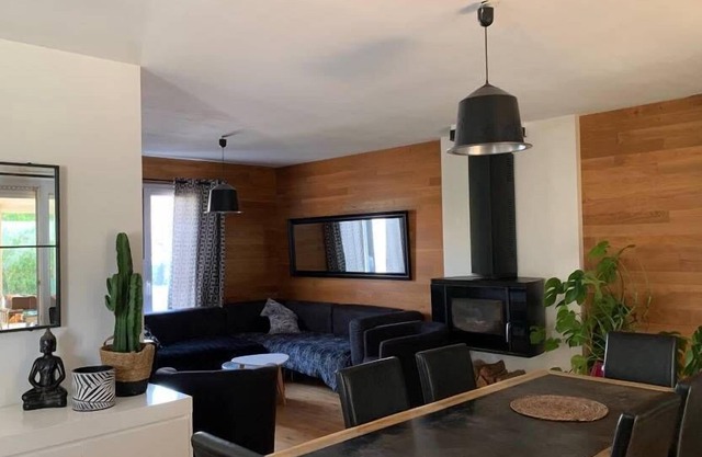 Spacious Residence With Garden And Gym