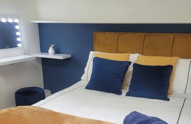 Spacious 1-bed Apartment, 4 rooms, free parking, central location