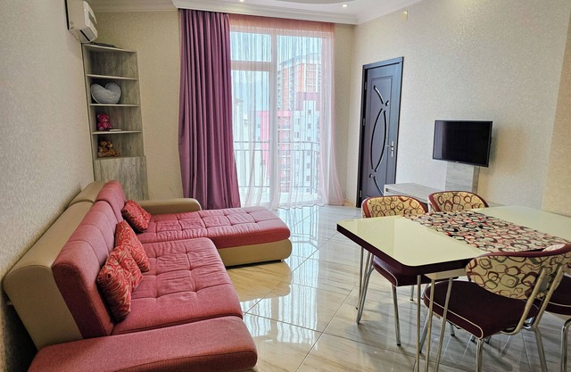 Spacious 1-Bedroom Apartment 5-Min Walk to the Sea