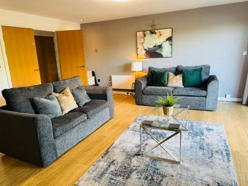 Spacious 2 Bed Perfect for City Centre & Bay, Pool, Gym