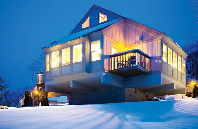 Spacious 2 Bedroom Deluxe Timber Suites at Christmas Mountain