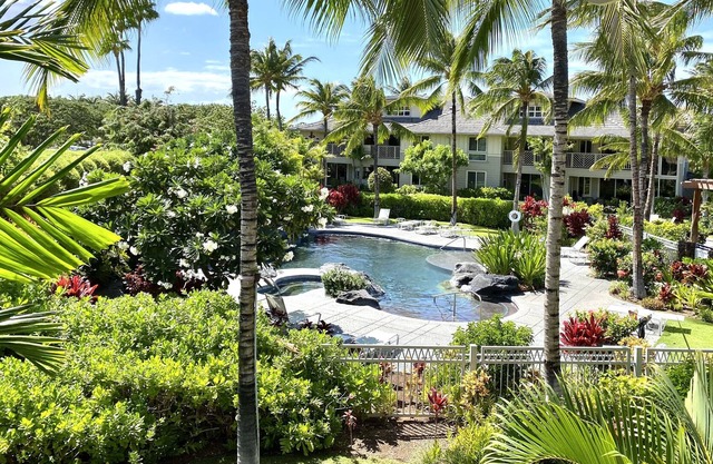 Spacious 2 bedroom Villa with large loft over Pool and Abay with amazing sunsets